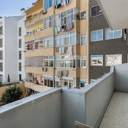 Joivy Striking Flat In Benfica Apartamento