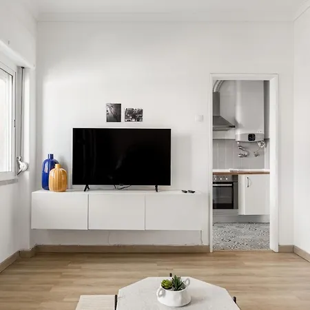 Joivy Striking Flat In Benfica Lizbona